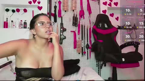 Snapshot of meggan_greey chatting on March 4, 12:07 am Your best slave  online show from March 4, 12:07 am