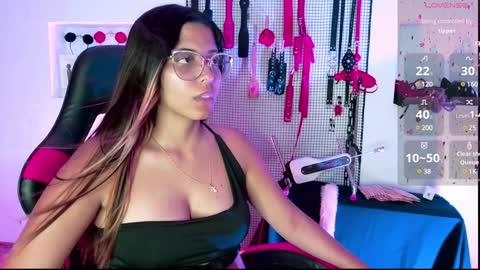 Snapshot of meggan_greey chatting on February 4, 11:38 pm Your best slave  online show from February 4, 11:38 pm