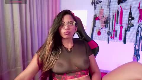 Snapshot of meggan_greey chatting on September 22, 11:36 pm Your best slave  online show from September 22, 11:36 pm