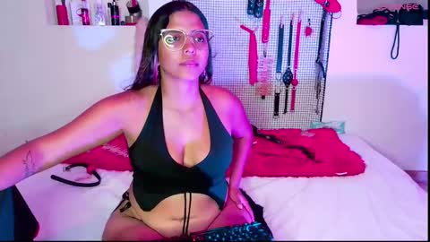 Snapshot of meggan_greey chatting on February 18, 8:58 pm Your best slave  online show from February 18, 8:58 pm