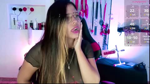 Snapshot of meggan_greey chatting on January 22, 10:07 am Your best slave  online show from January 22, 10:07 am