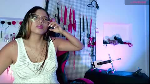 Snapshot of meggan_greey chatting on January 19, 9:23 pm Your best slave  online show from January 19, 9:23 pm