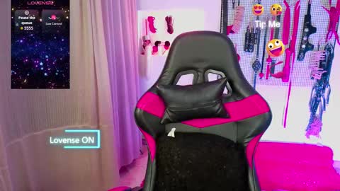 Snapshot of meggan_greey chatting on October 11, 11:29 pm Your best slave  online show from October 11, 11:29 pm