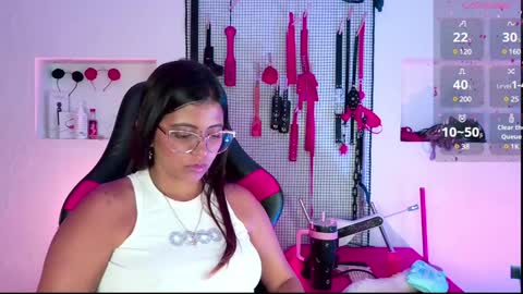 Snapshot of meggan_greey chatting on February 6, 11:15 pm Your best slave  online show from February 6, 11:15 pm