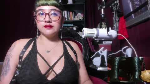 Goddess Sara online show from March 27, 9:15 pm