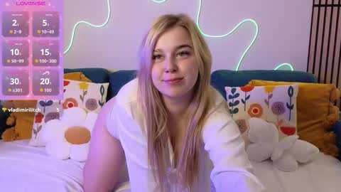 Snapshot of mel_nelson chatting on October 15, 9:01 am Mel online show from October 15, 9:01 am