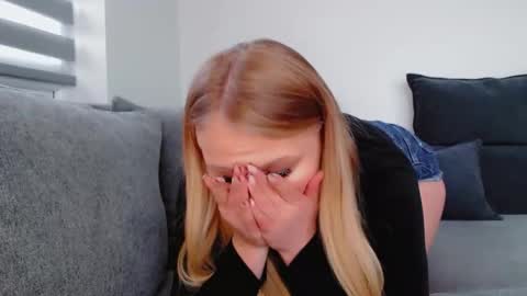 Melania online show from November 14, 12:38 pm