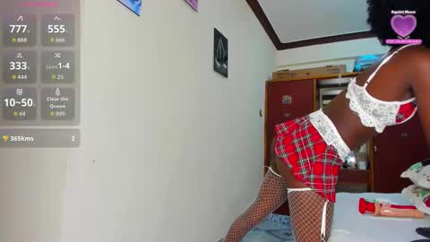 Snapshot of melanie_03 chatting on October 20, 1:52 am keisha online show from October 20, 1:52 am