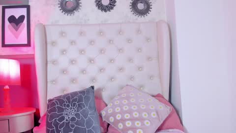 Snapshot of melanie__hills chatting on January 16, 11:26 am Melanie online show from January 16, 11:26 am