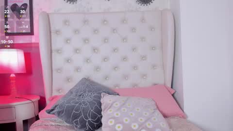 Snapshot of melanie__hills chatting on February 18, 11:44 am Melanie online show from February 18, 11:44 am