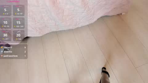 Snapshot of melanie__hills chatting on October 19, 9:44 am Melanie online show from October 19, 9:44 am