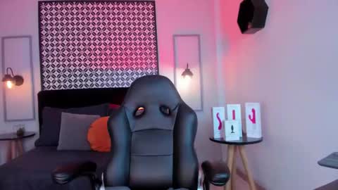 Melanie online show from November 27, 10:34 pm