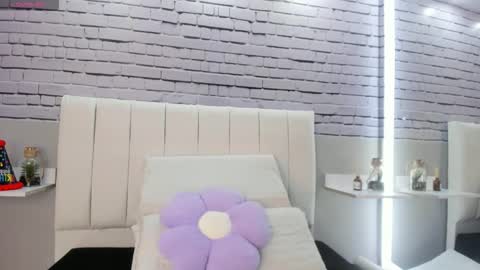 Melany  online show from November 11, 9:39 am