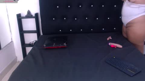 Snapshot of meli_blad chatting on February 5, 9:18 pm meli_blad online show from February 5, 9:18 pm