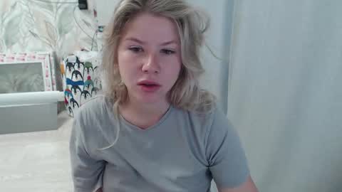 Melissa  Ray online show from October 3, 3:00 am