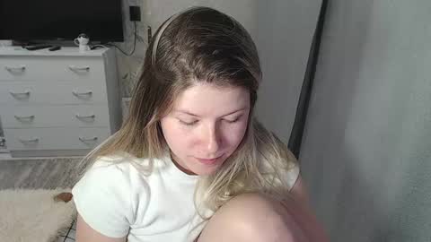 Melissa  Ray online show from March 1, 4:11 pm