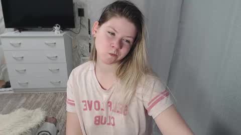 Melissa  Ray online show from February 20, 2:40 am