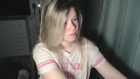 Melissa  Ray online show from February 1, 5:47 pm