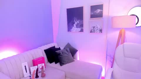 Melissa 3 online show from May 8, 7:33 am