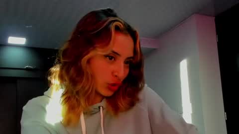 melissa_noir online show from June 25, 10:33 pm