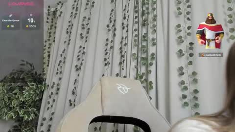 Snapshot of mell_milles chatting on September 24, 2:27 pm mell milles online show from September 24, 2:27 pm