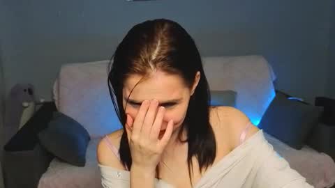 mellhyees online show from March 7, 6:26 pm