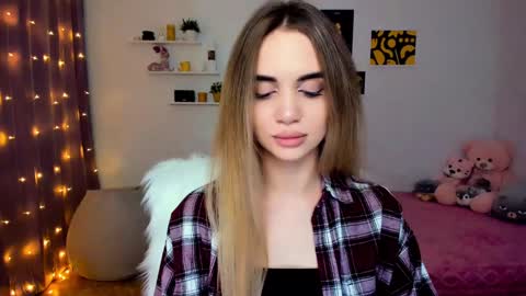 Tessa online show from December 6, 7:55 pm