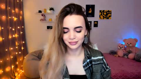 Tessa online show from December 17, 8:32 pm