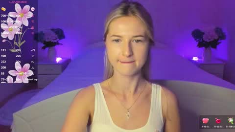 Snapshot of mellina_tey chatting on September 18, 7:01 pm Mellina online show from September 18, 7:01 pm