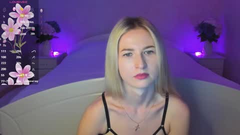 Snapshot of mellina_tey chatting on September 20, 7:12 pm Mellina online show from September 20, 7:12 pm