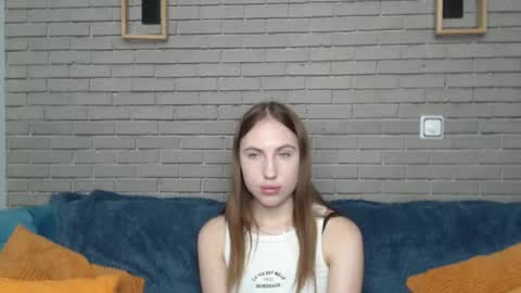 Snapshot of mellingi chatting on October 3, 5:12 am mellingi online show from October 3, 5:12 am