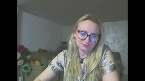 Melly online show from April 10, 9:21 pm