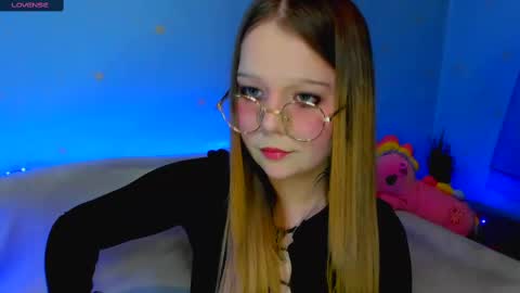 Snapshot of melmooon chatting on February 12, 6:40 pm MelMooon online show from February 12, 6:40 pm