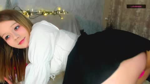 Snapshot of melmooon chatting on December 27, 5:37 pm MelMooon online show from December 27, 5:37 pm