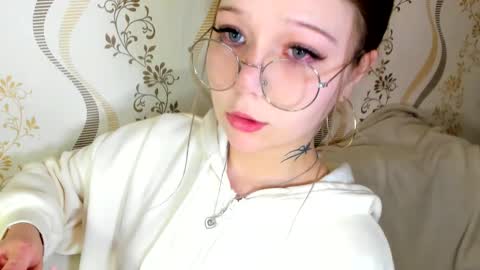 Snapshot of melmooon chatting on October 15, 8:11 pm MelMooon online show from October 15, 8:11 pm