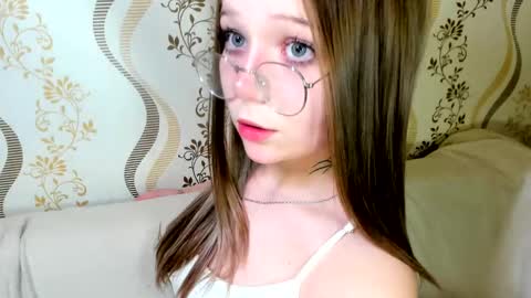 MelMooon online show from November 24, 9:39 pm