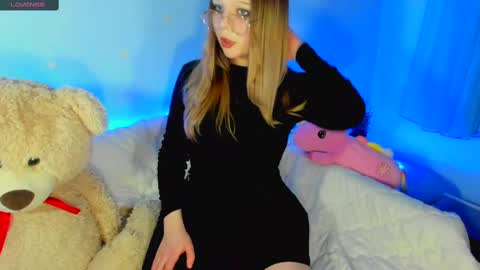 Snapshot of melmooon chatting on February 26, 8:35 pm MelMooon online show from February 26, 8:35 pm