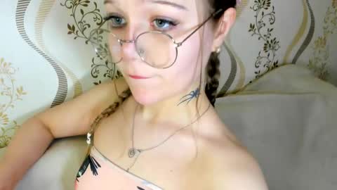 Snapshot of melmooon chatting on October 13, 5:48 pm MelMooon online show from October 13, 5:48 pm