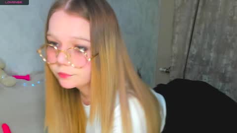 Snapshot of melmooon chatting on January 22, 6:41 pm MelMooon online show from January 22, 6:41 pm