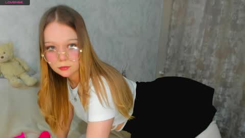 Snapshot of melmooon chatting on February 3, 2:02 pm MelMooon online show from February 3, 2:02 pm