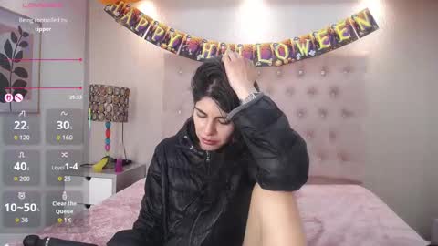 Snapshot of melodiroux_ chatting on October 19, 5:04 pm Melodi online show from October 19, 5:04 pm