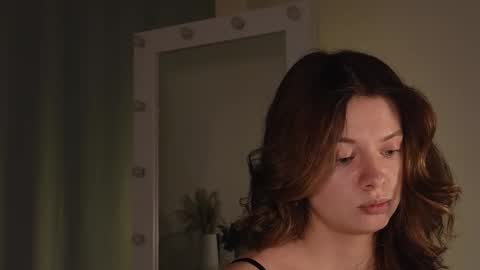 melody  online show from November 30, 3:05 pm