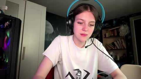 Hi Im Aria 18 years old online show from September 25, 12:04 pm