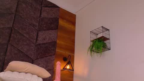  Memphis Williams  online show from March 4, 7:26 am