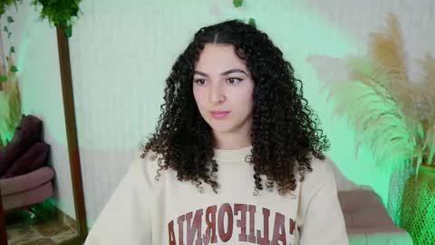Snapshot of merida_bell18 chatting on September 17, 3:37 am Merida Bell online show from September 17, 3:37 am