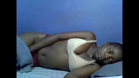 Snapshot of merlin_queen chatting on October 11, 2:05 am merlin_queen online show from October 11, 2:05 am