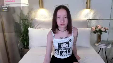 Mia online show from July 10, 6:08 pm