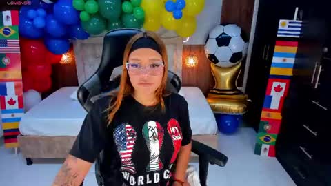 Violett online show from June 16, 8:10 pm