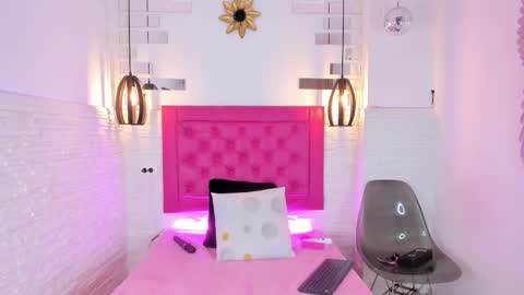 Mia Blonde online show from February 19, 7:38 pm