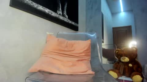 Snapshot of mia__milan chatting on January 19, 5:15 am Mia Milan online show from January 19, 5:15 am